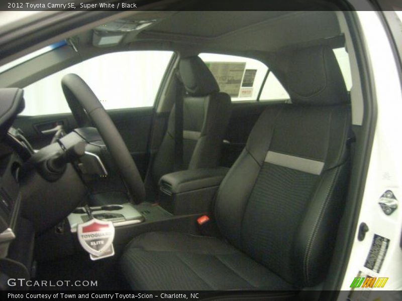 Super White / Black 2012 Toyota Camry SE