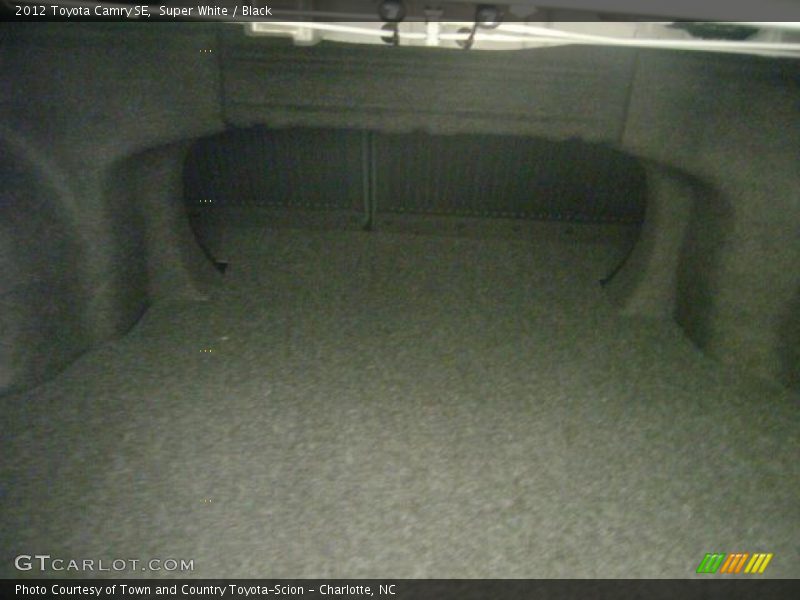 Super White / Black 2012 Toyota Camry SE