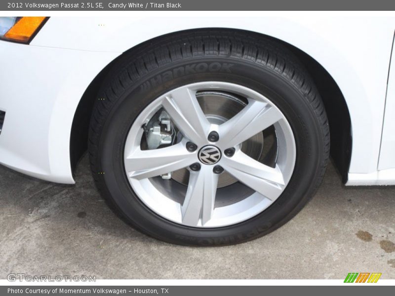 Candy White / Titan Black 2012 Volkswagen Passat 2.5L SE