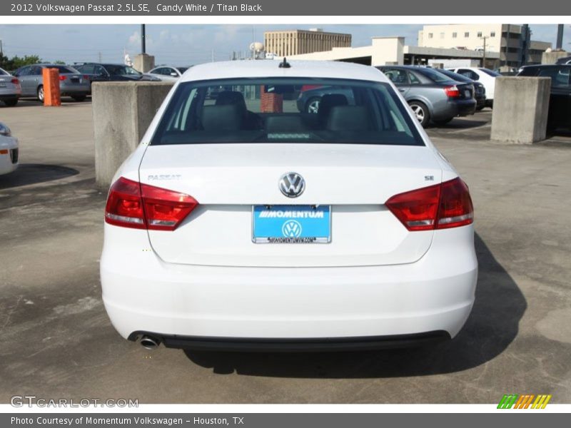 Candy White / Titan Black 2012 Volkswagen Passat 2.5L SE