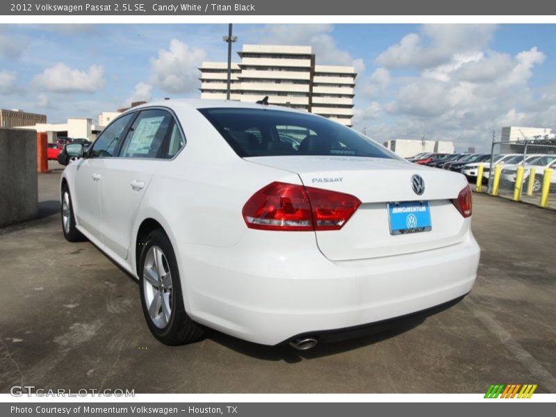 Candy White / Titan Black 2012 Volkswagen Passat 2.5L SE