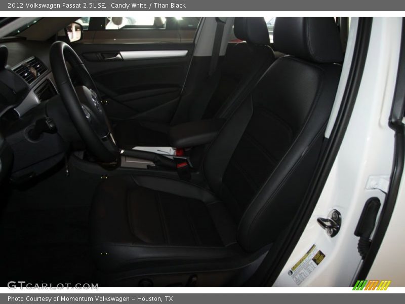 Candy White / Titan Black 2012 Volkswagen Passat 2.5L SE
