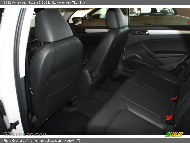 Candy White / Titan Black 2012 Volkswagen Passat 2.5L SE
