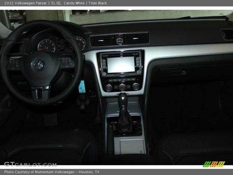 Candy White / Titan Black 2012 Volkswagen Passat 2.5L SE