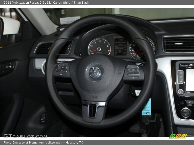Candy White / Titan Black 2012 Volkswagen Passat 2.5L SE