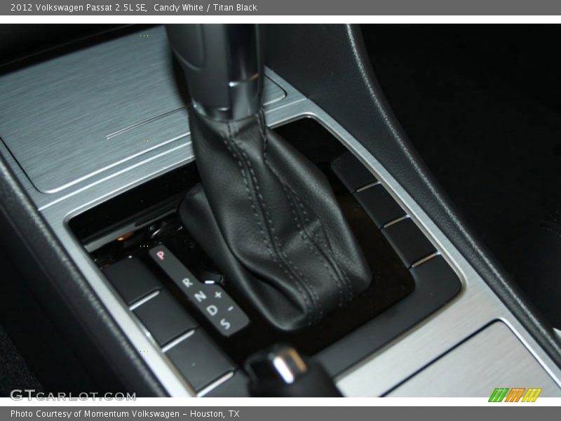 Candy White / Titan Black 2012 Volkswagen Passat 2.5L SE