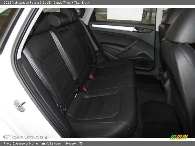 Candy White / Titan Black 2012 Volkswagen Passat 2.5L SE
