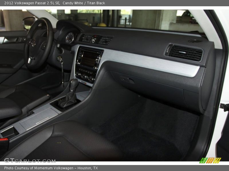 Candy White / Titan Black 2012 Volkswagen Passat 2.5L SE