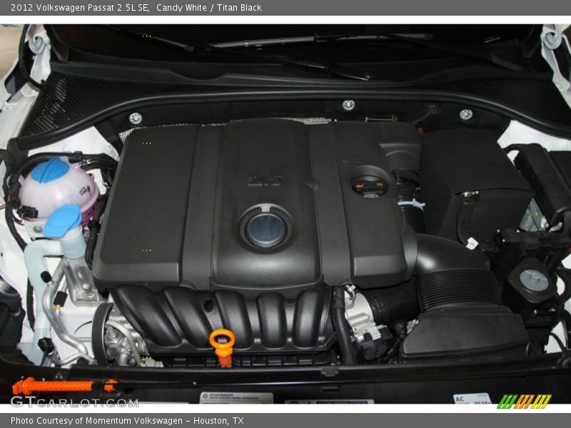 Candy White / Titan Black 2012 Volkswagen Passat 2.5L SE