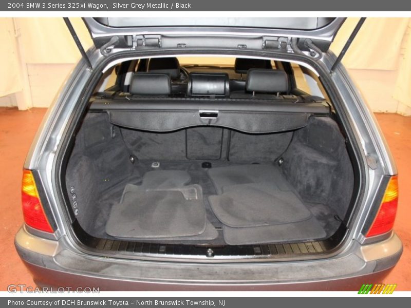  2004 3 Series 325xi Wagon Trunk