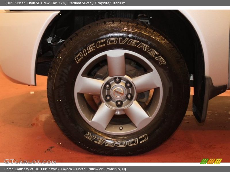 Radiant Silver / Graphite/Titanium 2005 Nissan Titan SE Crew Cab 4x4