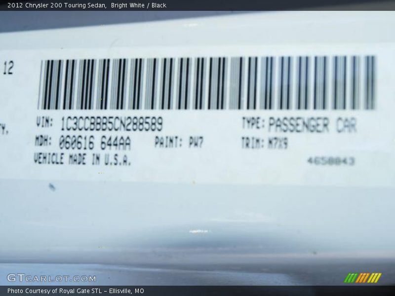 Bright White / Black 2012 Chrysler 200 Touring Sedan