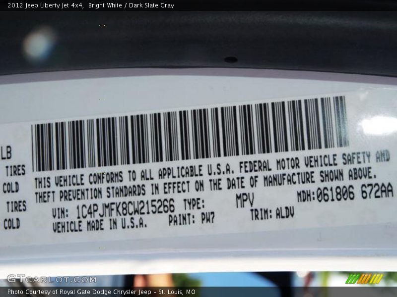 Bright White / Dark Slate Gray 2012 Jeep Liberty Jet 4x4