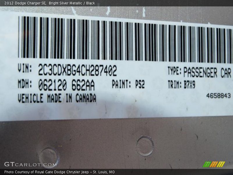 Bright Silver Metallic / Black 2012 Dodge Charger SE