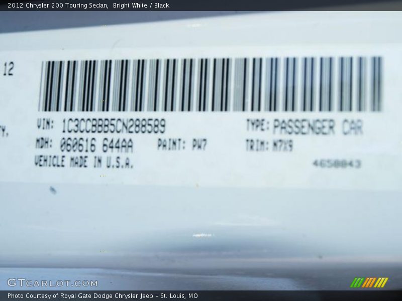 Bright White / Black 2012 Chrysler 200 Touring Sedan