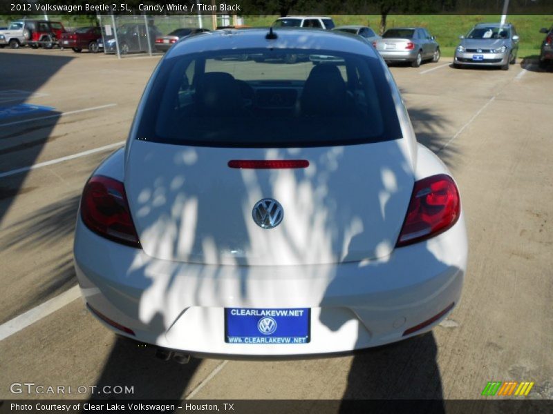 Candy White / Titan Black 2012 Volkswagen Beetle 2.5L