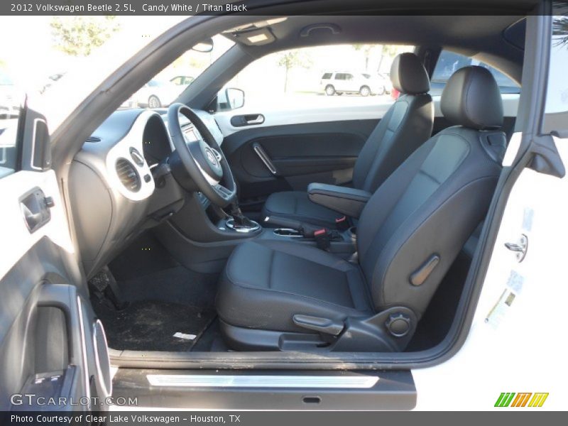 Candy White / Titan Black 2012 Volkswagen Beetle 2.5L