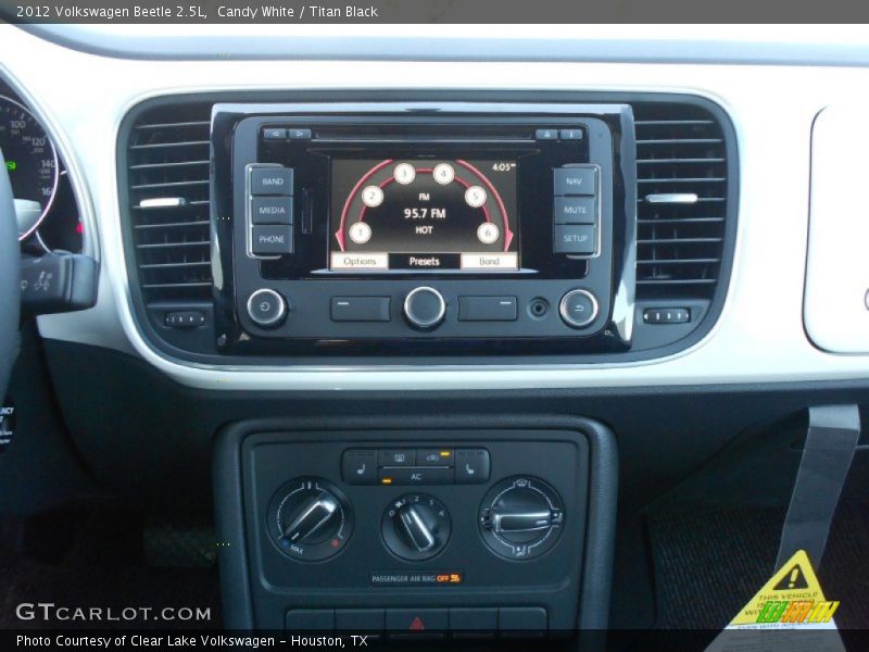 Candy White / Titan Black 2012 Volkswagen Beetle 2.5L
