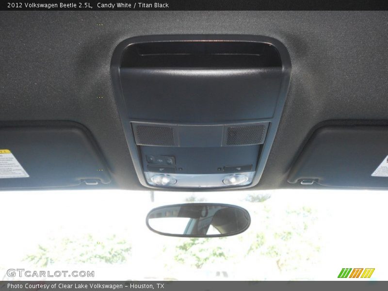 Candy White / Titan Black 2012 Volkswagen Beetle 2.5L
