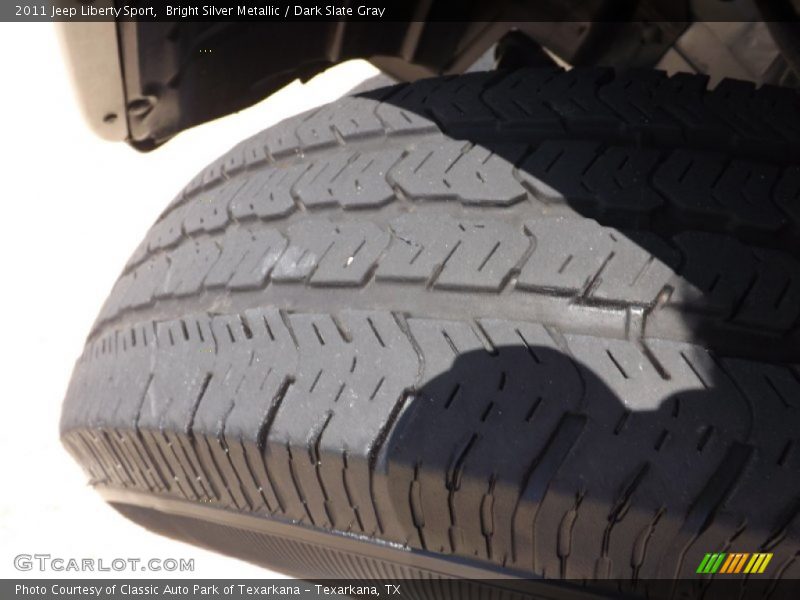 Bright Silver Metallic / Dark Slate Gray 2011 Jeep Liberty Sport