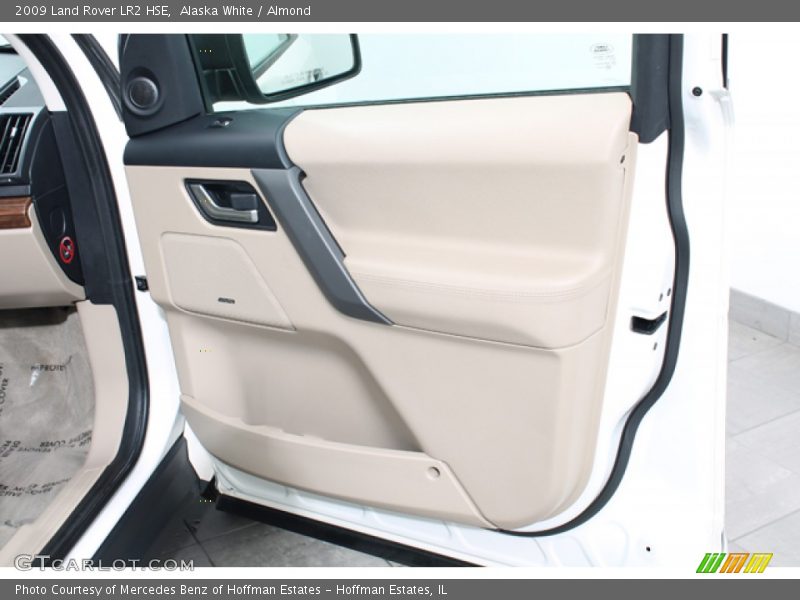 Alaska White / Almond 2009 Land Rover LR2 HSE