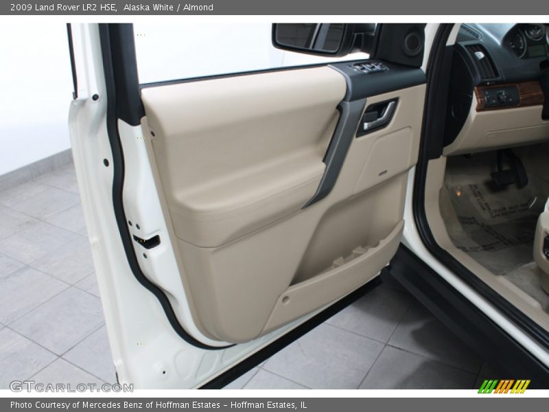 Alaska White / Almond 2009 Land Rover LR2 HSE