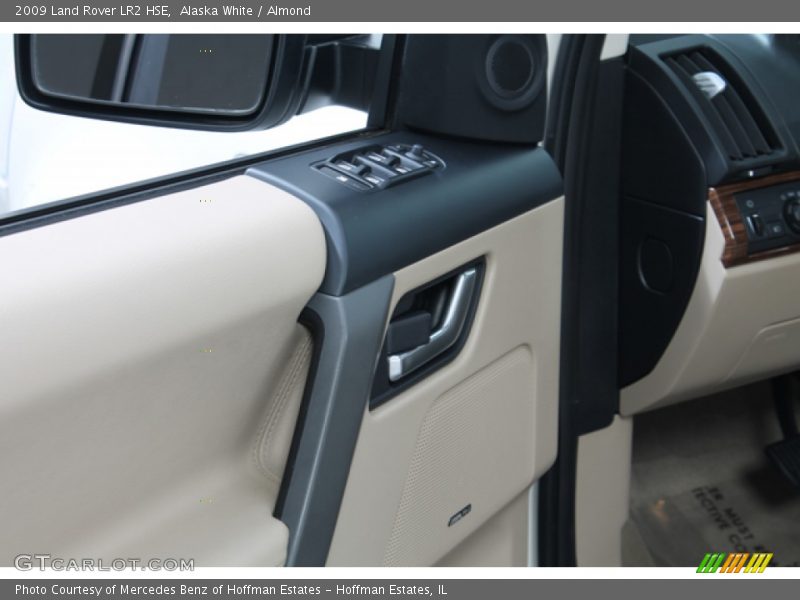 Alaska White / Almond 2009 Land Rover LR2 HSE