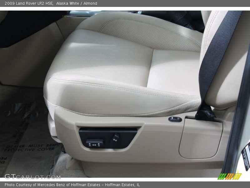 Alaska White / Almond 2009 Land Rover LR2 HSE