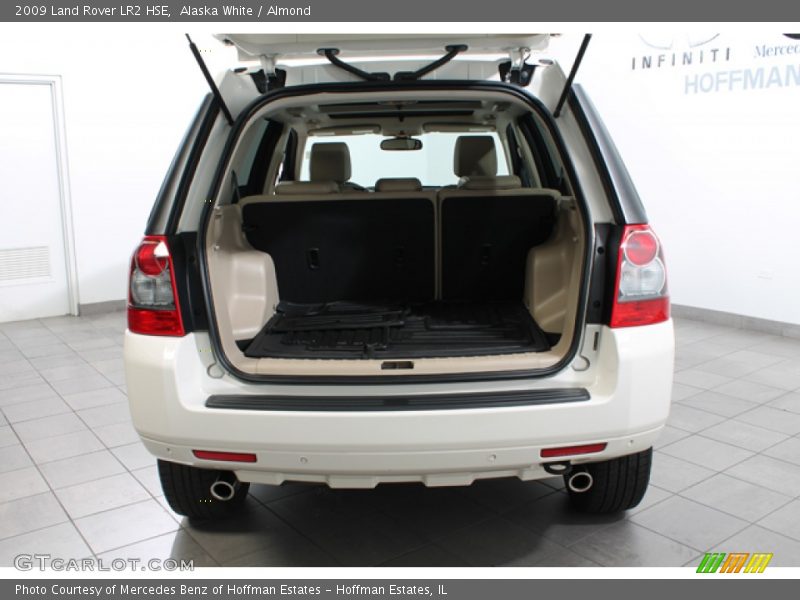Alaska White / Almond 2009 Land Rover LR2 HSE