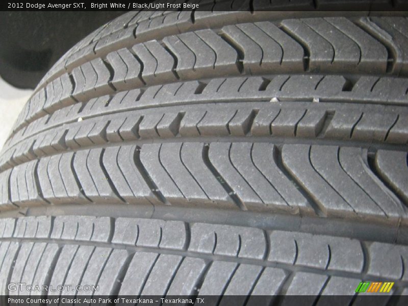 Bright White / Black/Light Frost Beige 2012 Dodge Avenger SXT