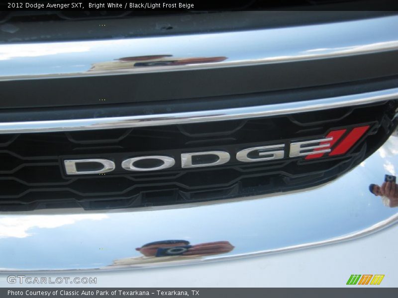 Bright White / Black/Light Frost Beige 2012 Dodge Avenger SXT