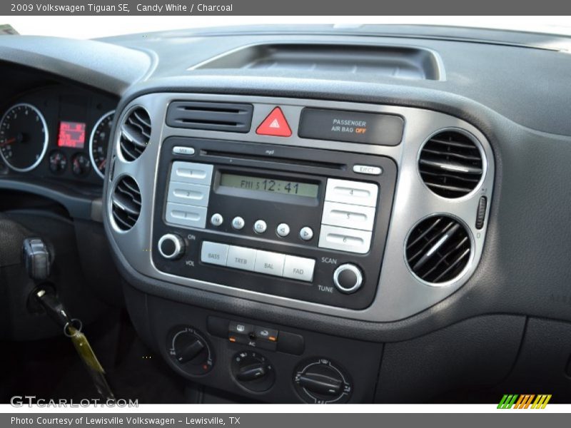 Candy White / Charcoal 2009 Volkswagen Tiguan SE