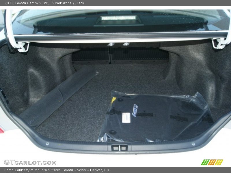 Super White / Black 2012 Toyota Camry SE V6