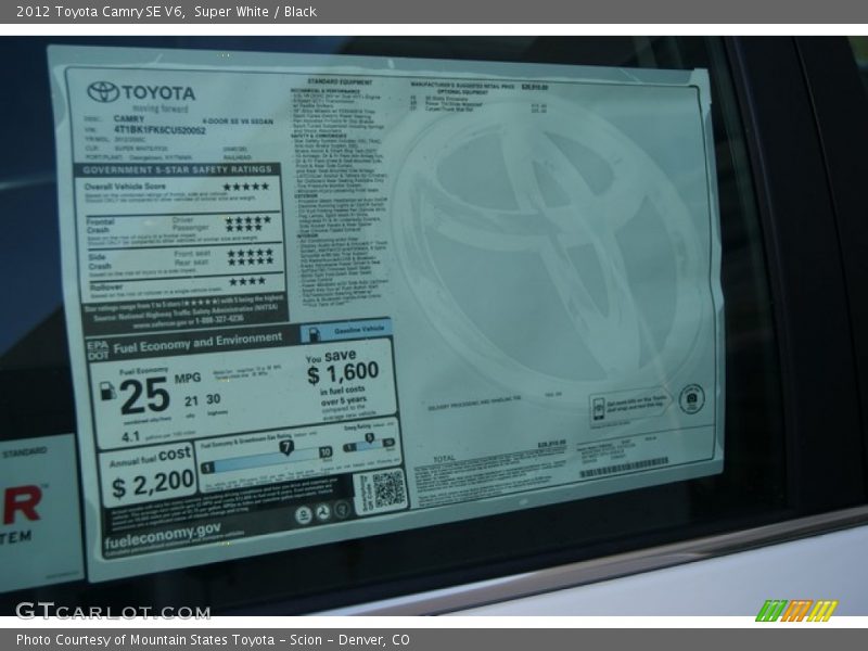 Super White / Black 2012 Toyota Camry SE V6