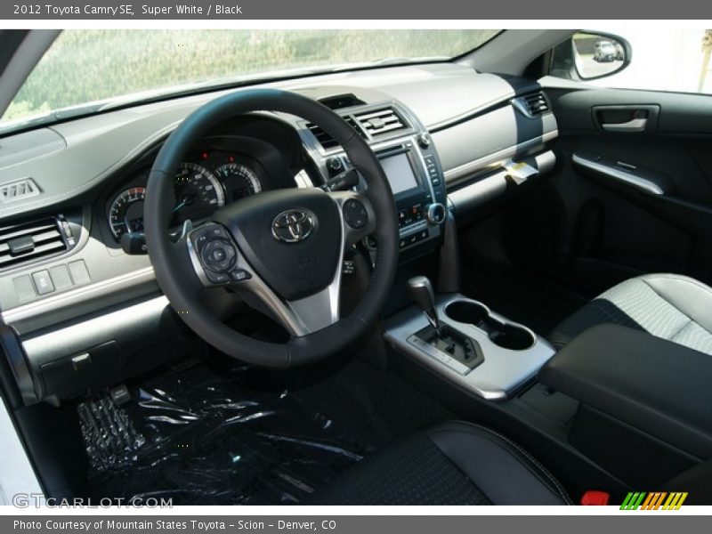 Super White / Black 2012 Toyota Camry SE