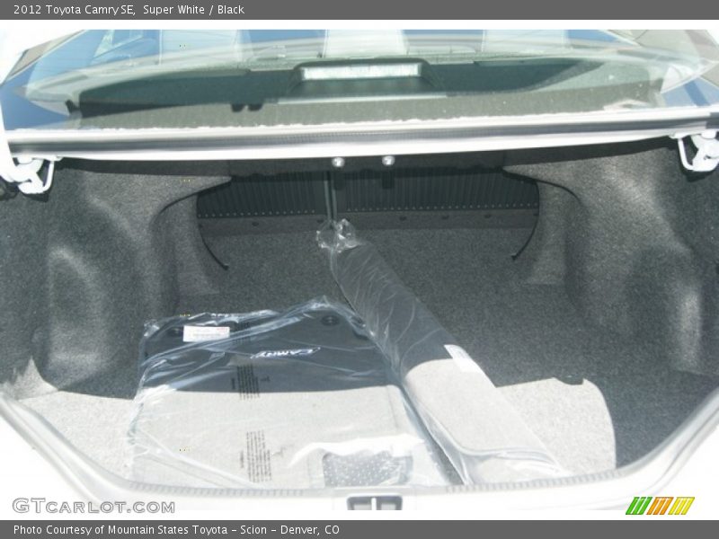 Super White / Black 2012 Toyota Camry SE
