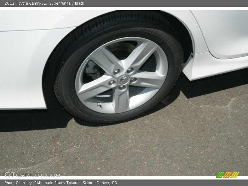 Super White / Black 2012 Toyota Camry SE