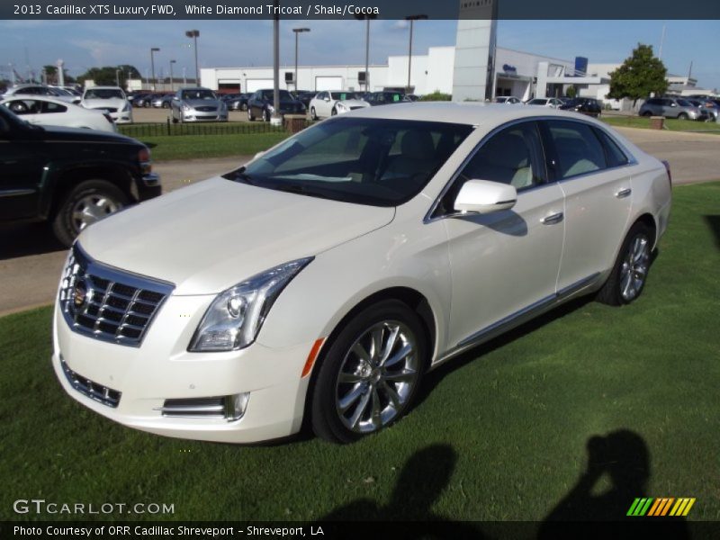 Front 3/4 View of 2013 XTS Luxury FWD