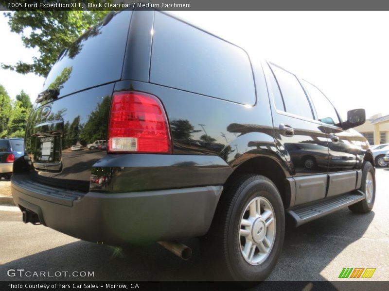 Black Clearcoat / Medium Parchment 2005 Ford Expedition XLT