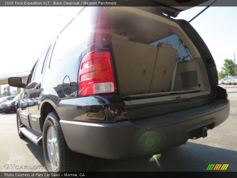 Black Clearcoat / Medium Parchment 2005 Ford Expedition XLT
