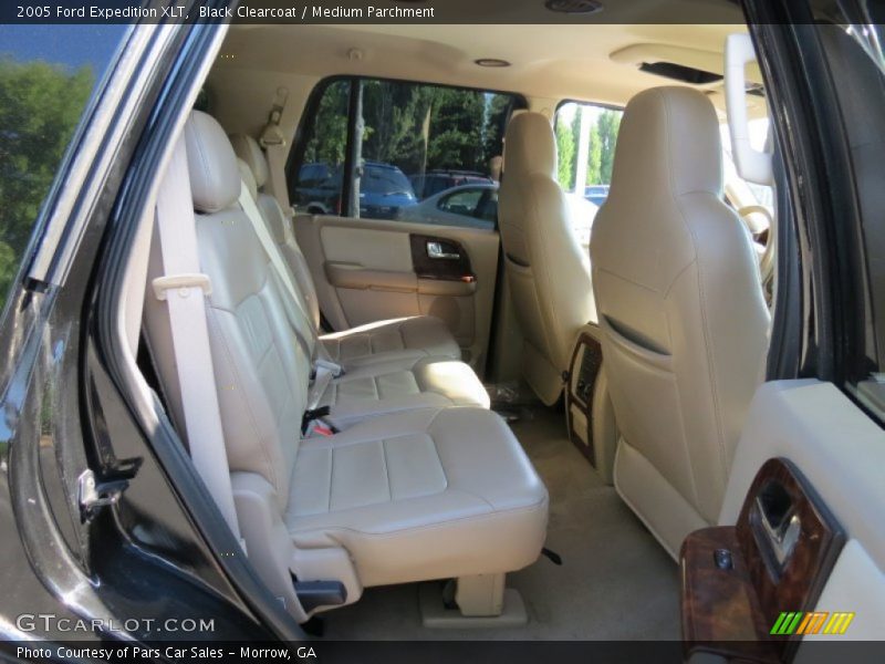 Black Clearcoat / Medium Parchment 2005 Ford Expedition XLT