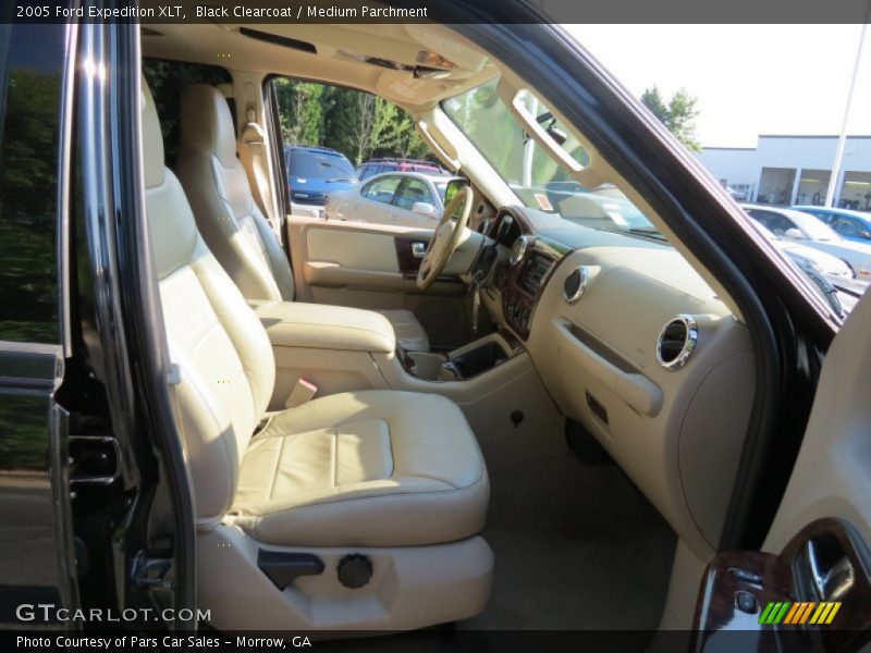 Black Clearcoat / Medium Parchment 2005 Ford Expedition XLT