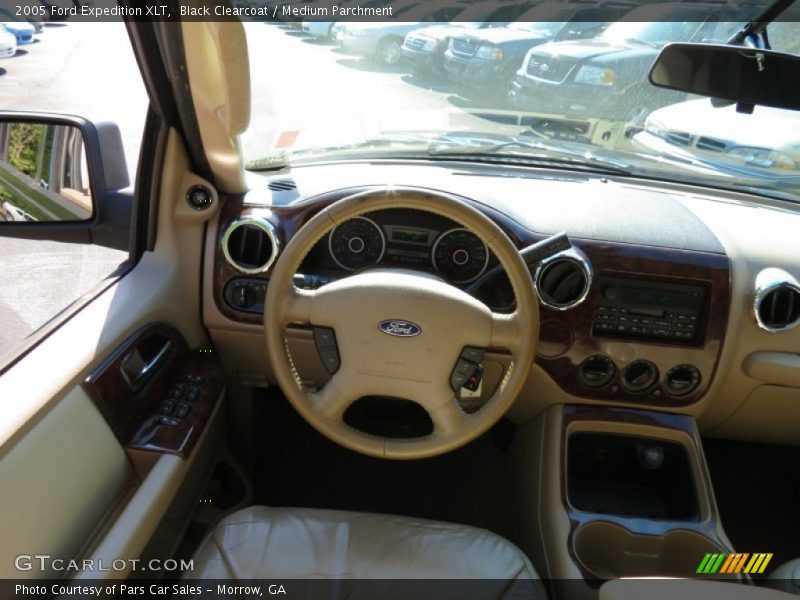 Black Clearcoat / Medium Parchment 2005 Ford Expedition XLT