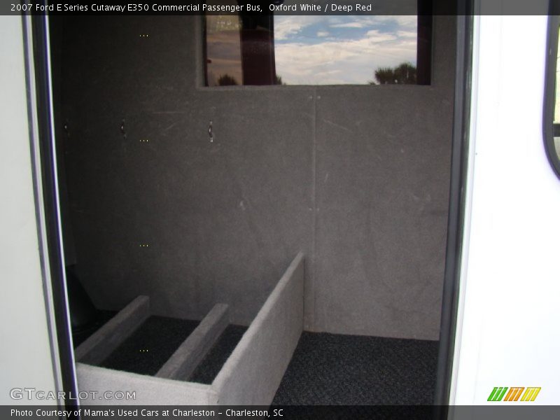 Oxford White / Deep Red 2007 Ford E Series Cutaway E350 Commercial Passenger Bus