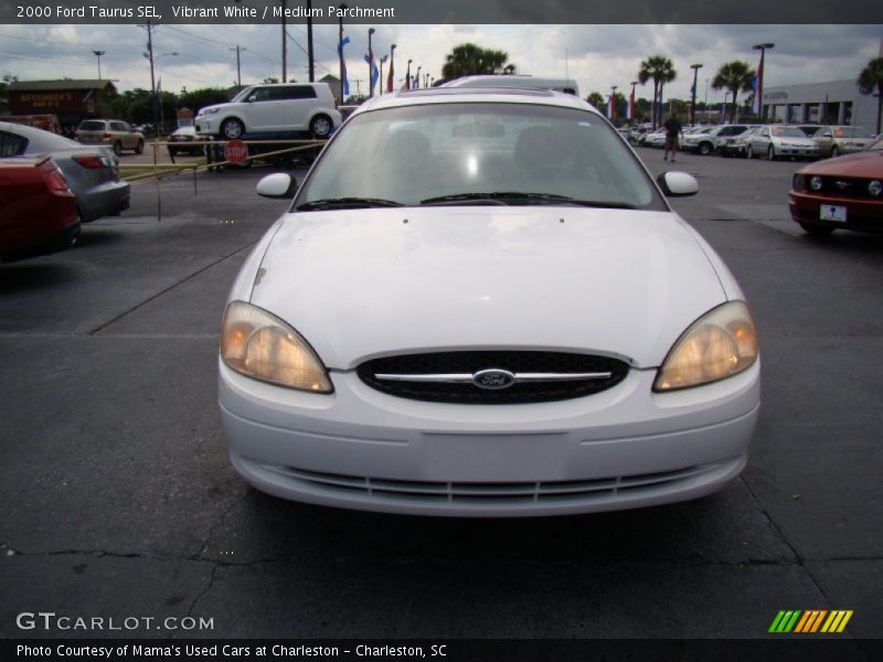Vibrant White / Medium Parchment 2000 Ford Taurus SEL