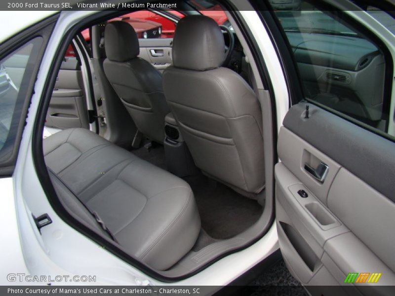 Vibrant White / Medium Parchment 2000 Ford Taurus SEL
