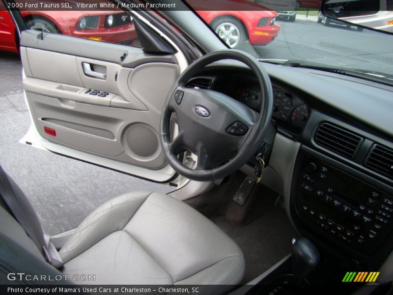 Vibrant White / Medium Parchment 2000 Ford Taurus SEL