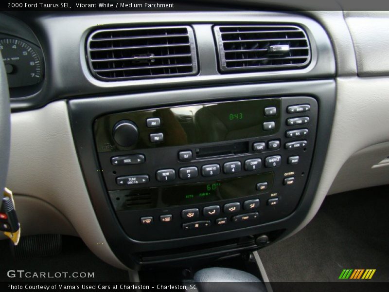 Vibrant White / Medium Parchment 2000 Ford Taurus SEL