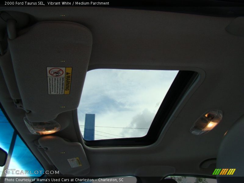 Vibrant White / Medium Parchment 2000 Ford Taurus SEL