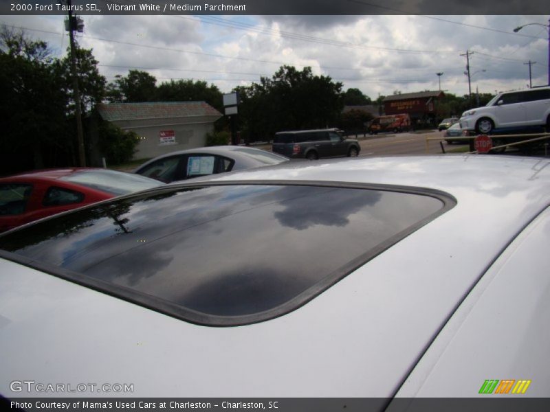 Vibrant White / Medium Parchment 2000 Ford Taurus SEL